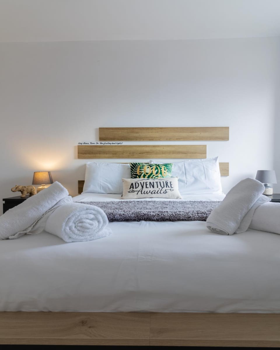 Jucuzzi bath. Japanese toilet. Belfast City Centre. Apartment in Belfast