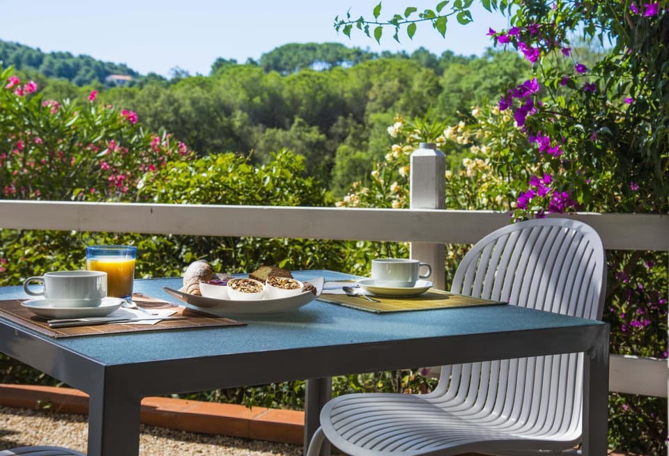 Balcony/Terrace, Food and drinks