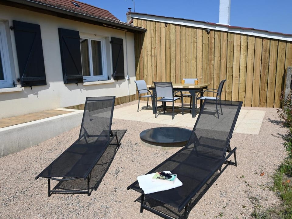 Maison de charme à Villeneuve sur Allier, jardin paisible, idéal pour 4 pers., linge fourni - FR-1-489-372 House in Bourgogne-Franche-Comté