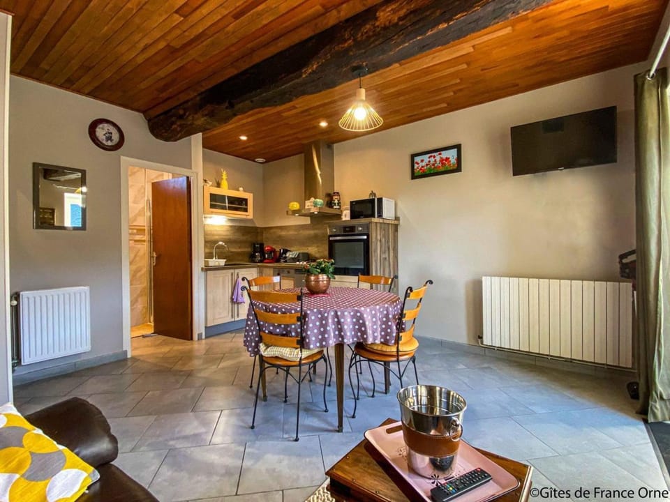 Charmante maison rénovée avec terrasse privée et jardin - FR-1-497-159 Apartment in Normandy