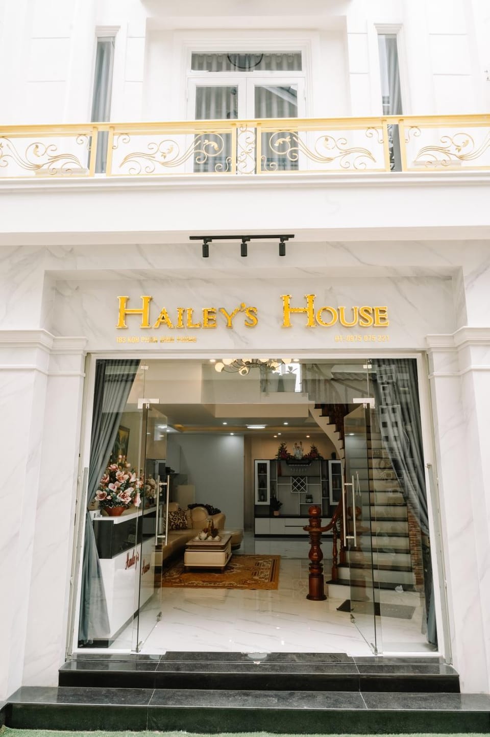 Facade/entrance, Property logo or sign