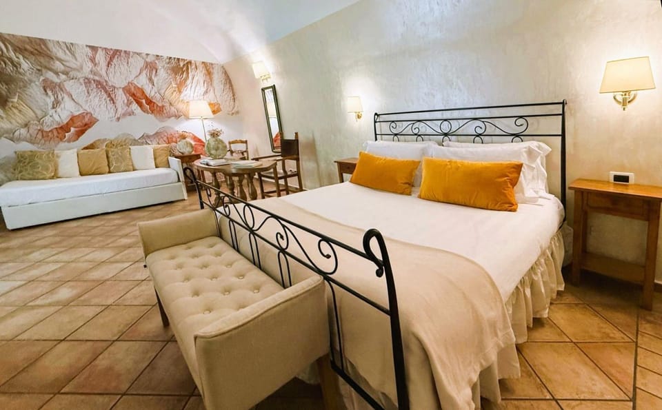 Photo of the whole room, Seating area, Bedroom