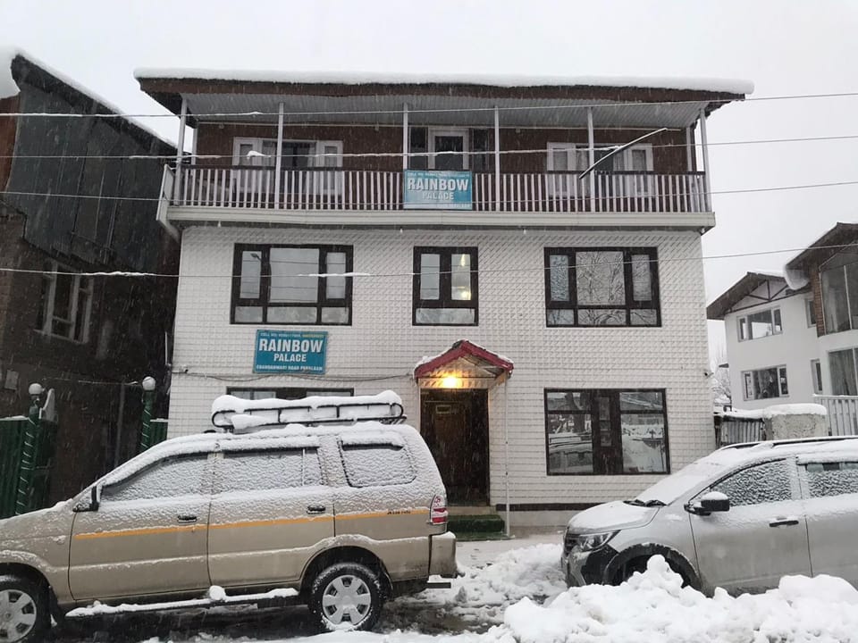 Rainbow Palace Pahalgam Hotel in Punjab