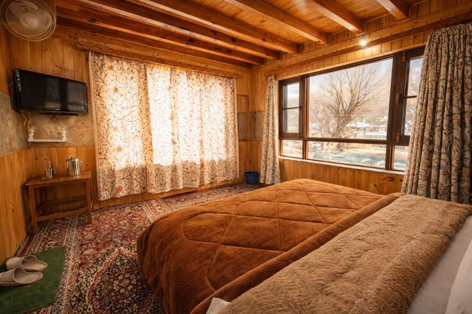 Rainbow Palace Pahalgam Hotel in Punjab