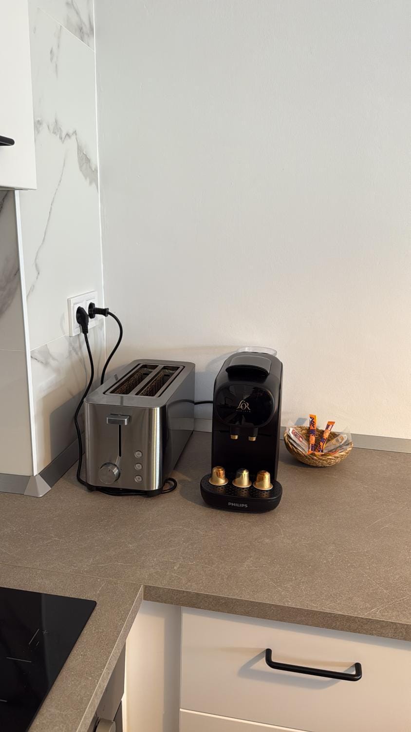 Coffee/tea facilities, toaster