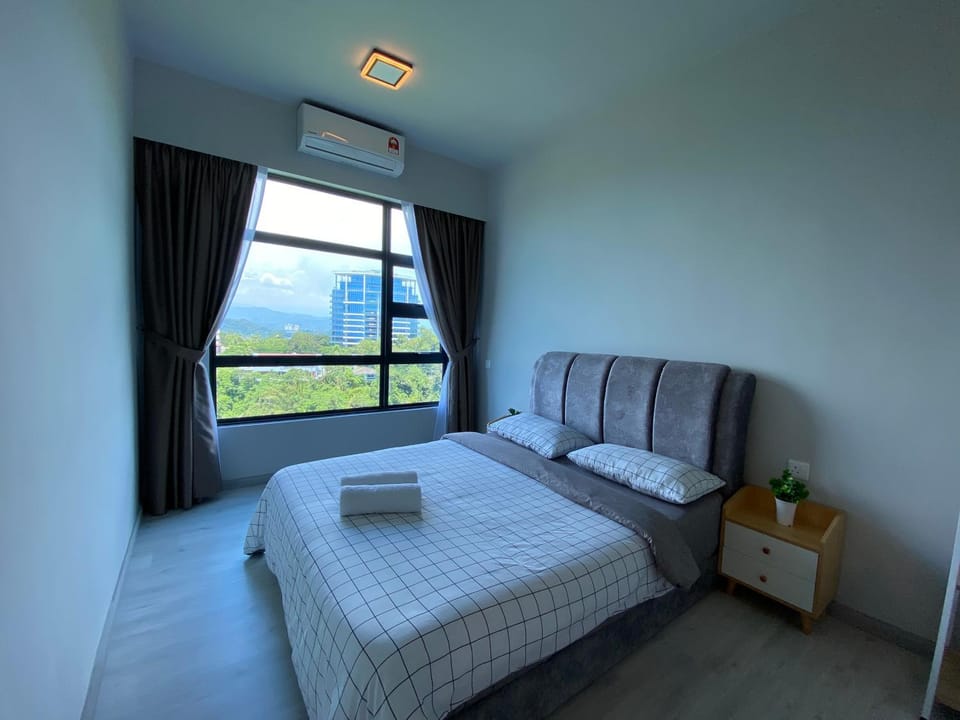 Bedroom, Mountain view