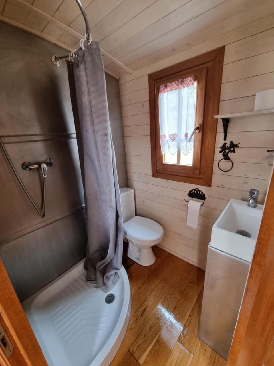 Roulotte du domaine de la Graou Luxury tent in Verdon Gorge