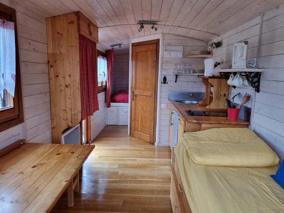 Roulotte du domaine de la Graou Luxury tent in Verdon Gorge