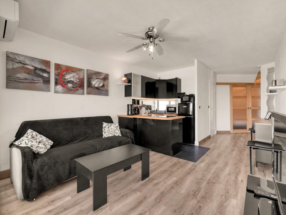TV and multimedia, Coffee/tea facilities, Kitchen or kitchenette, Living room, Beach, dishwasher, oven, stove, toaster, washing machine