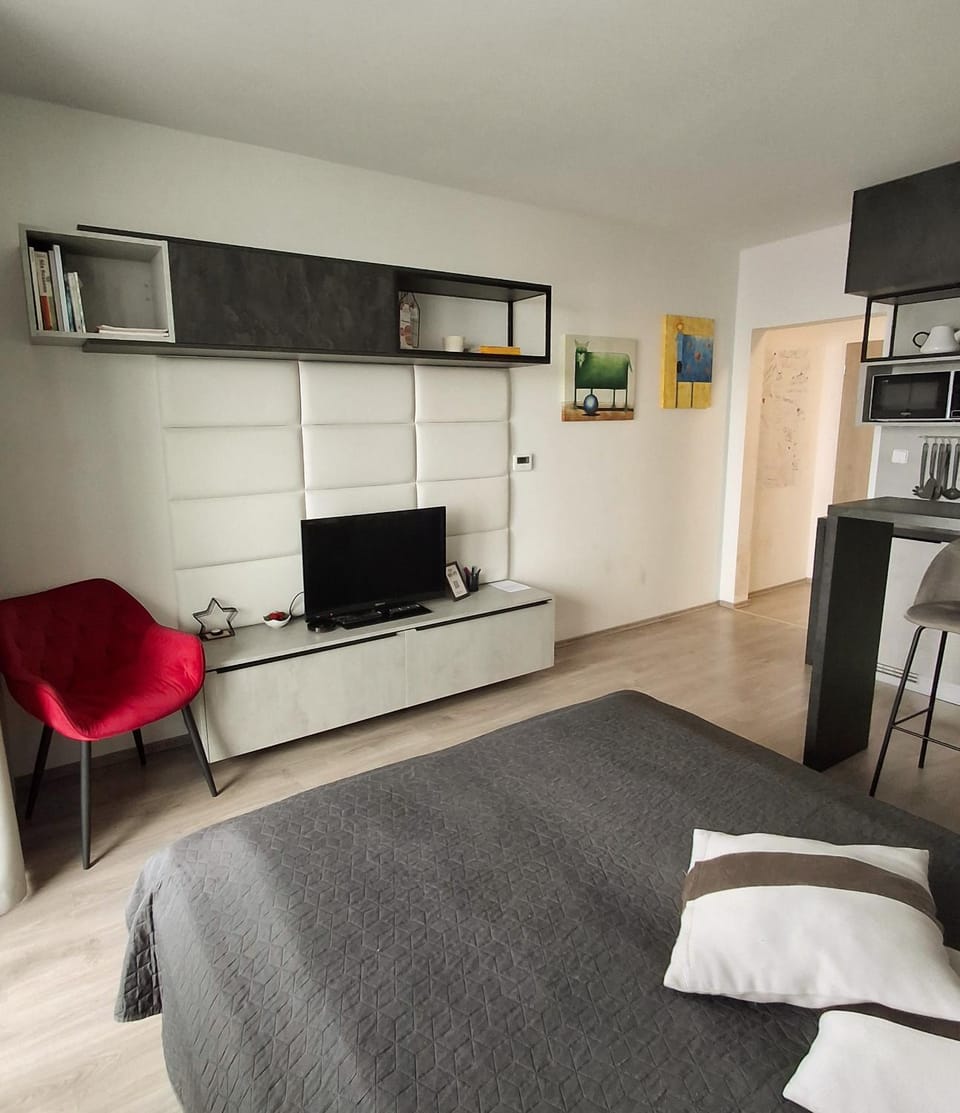 TV and multimedia, Living room, Photo of the whole room, Bedroom