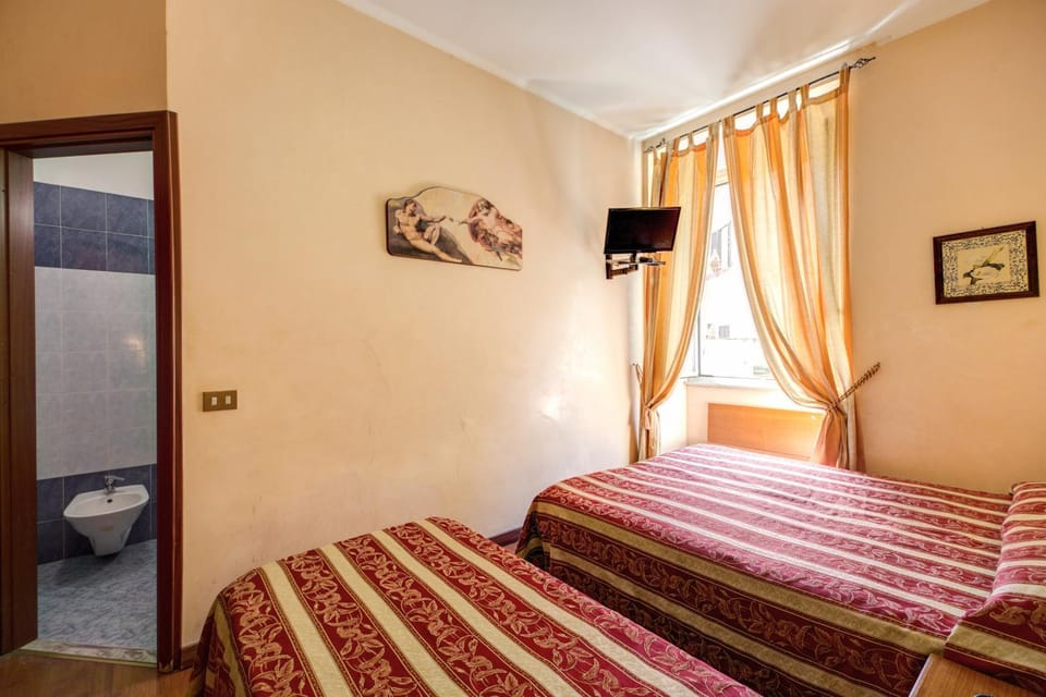 TV and multimedia, Photo of the whole room, Bedroom