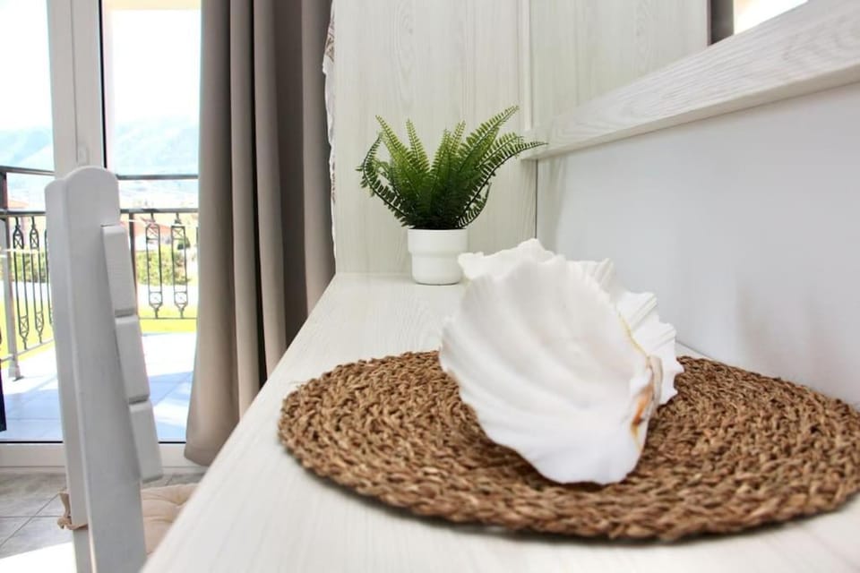 Sunny Apt at Regina Apartments Apartment in Alikanas