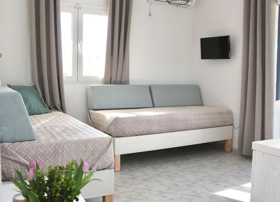 Sunny Apt at Regina Apartments Apartment in Alikanas