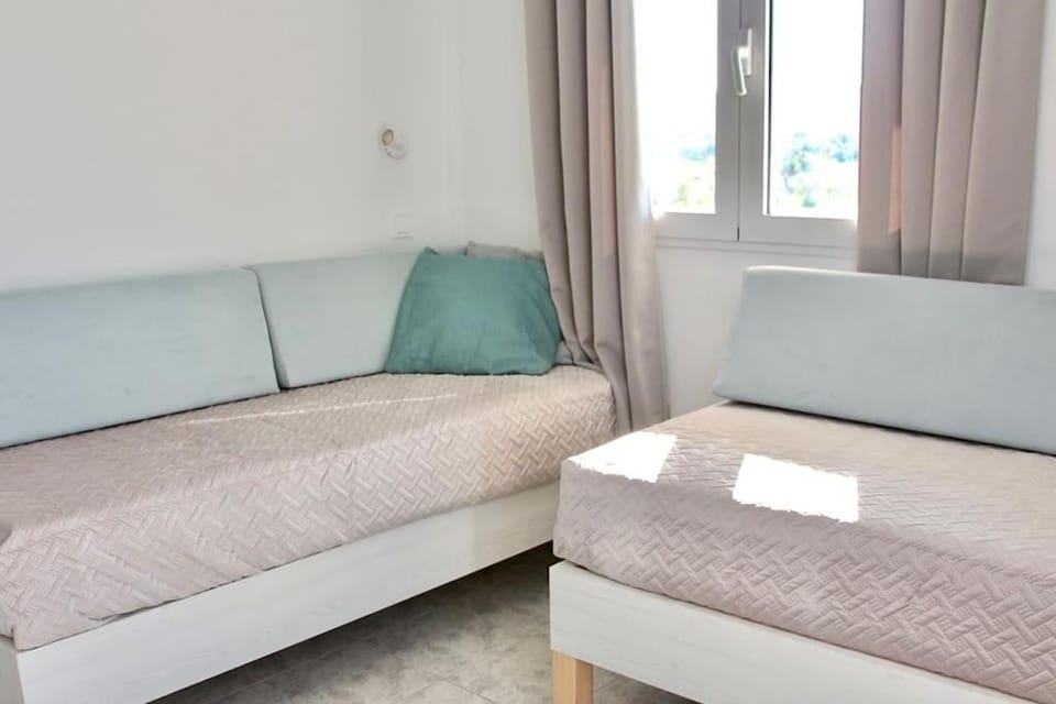 Sunny Apt at Regina Apartments Apartment in Alikanas