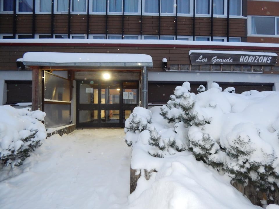 Property building, Facade/entrance, Winter