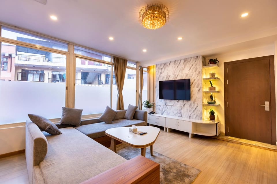 Communal lounge/ TV room, TV and multimedia, Living room, Seating area, Evening entertainment, air conditioner