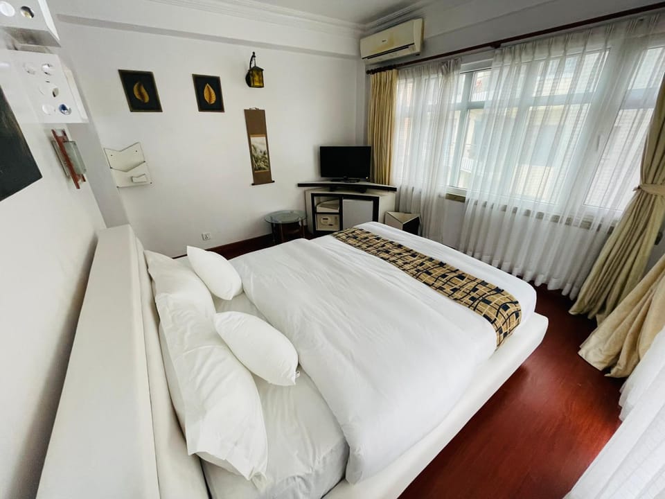 Bed, TV and multimedia, Photo of the whole room, Bedroom, internet, air conditioner