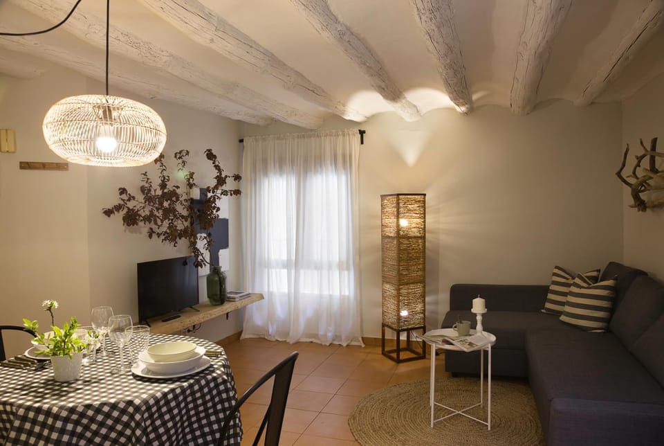 Communal lounge/ TV room, TV and multimedia, Living room, Lounge or bar, Seating area, Dining area