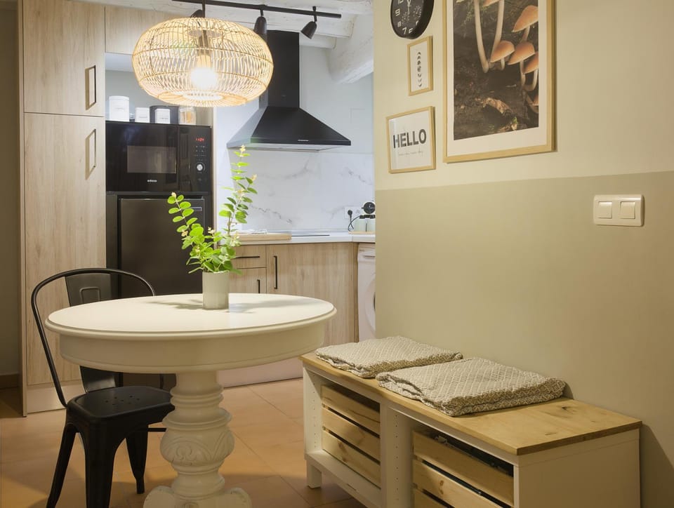 Kitchen or kitchenette, Living room, Seating area, Dining area, pet friendly, stove
