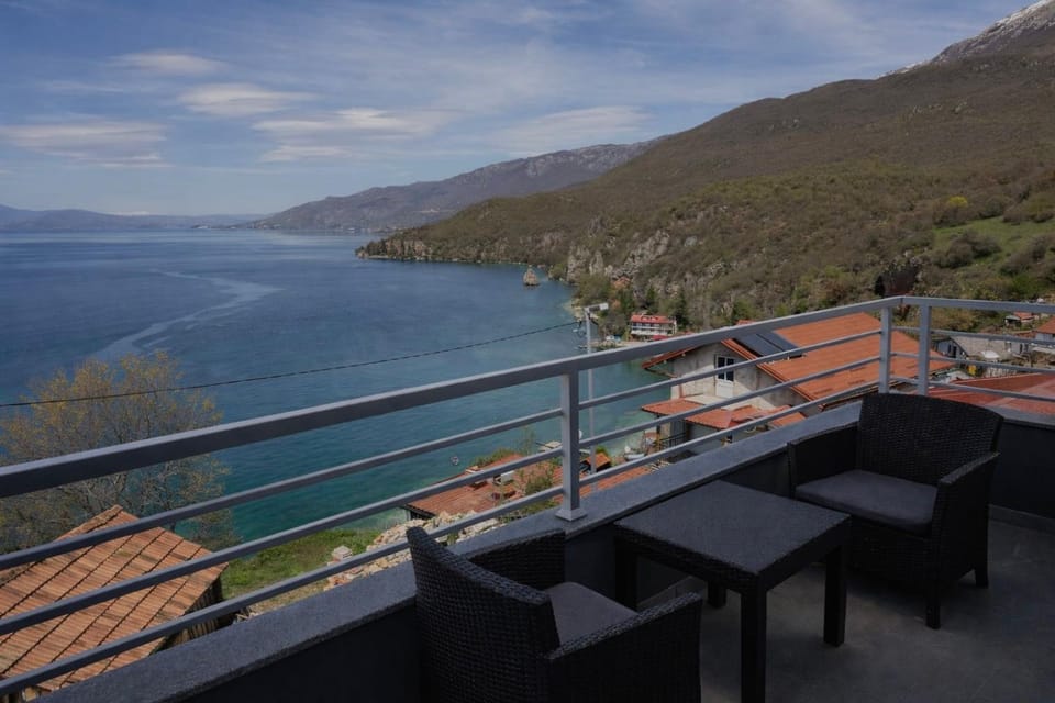 Day, Natural landscape, View (from property/room), Balcony/Terrace, Lake view, Mountain view