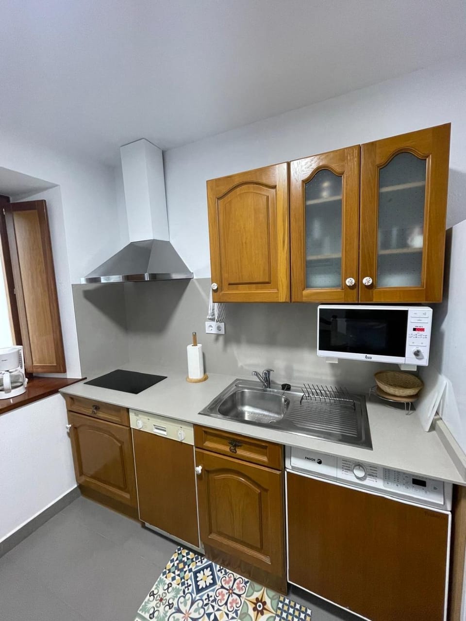 Kitchen or kitchenette, dishwasher