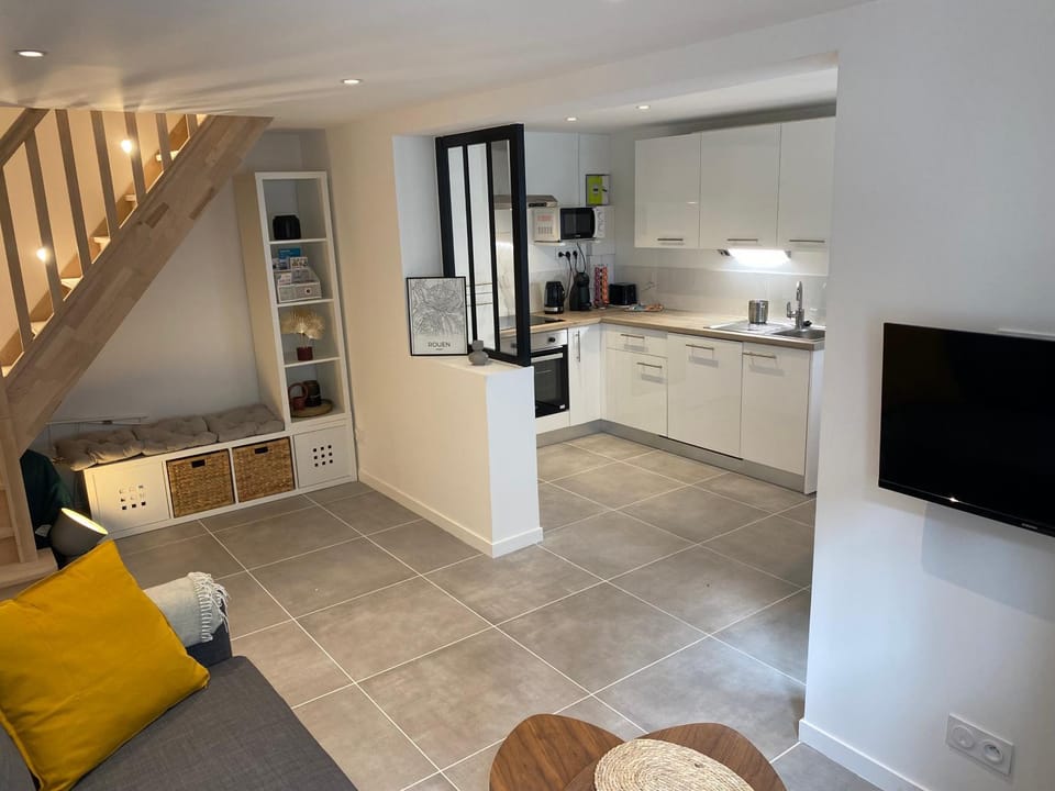 TV and multimedia, Kitchen or kitchenette, Living room