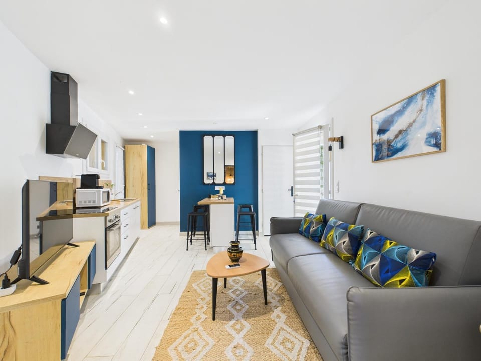 Communal lounge/ TV room, Living room