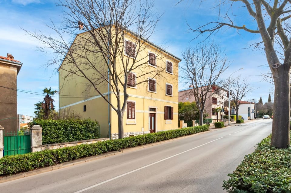 Property building, Neighbourhood, Street view