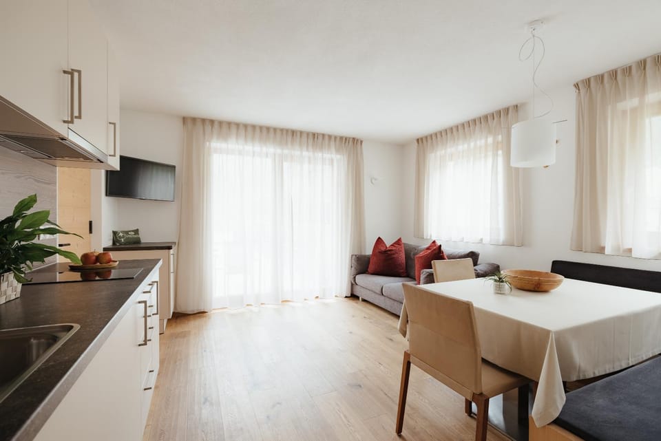 TV and multimedia, Kitchen or kitchenette, Dining area