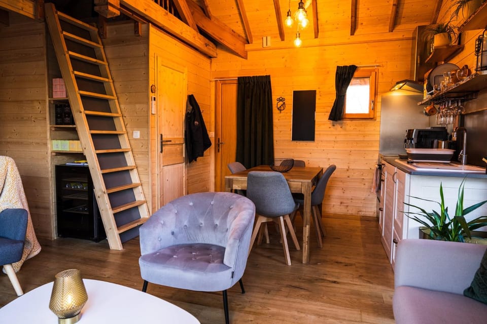 Living room, Lounge or bar, Seating area, Dining area