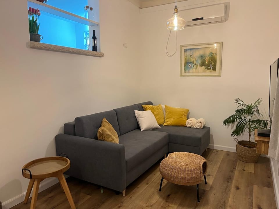 Communal lounge/ TV room, TV and multimedia, Living room