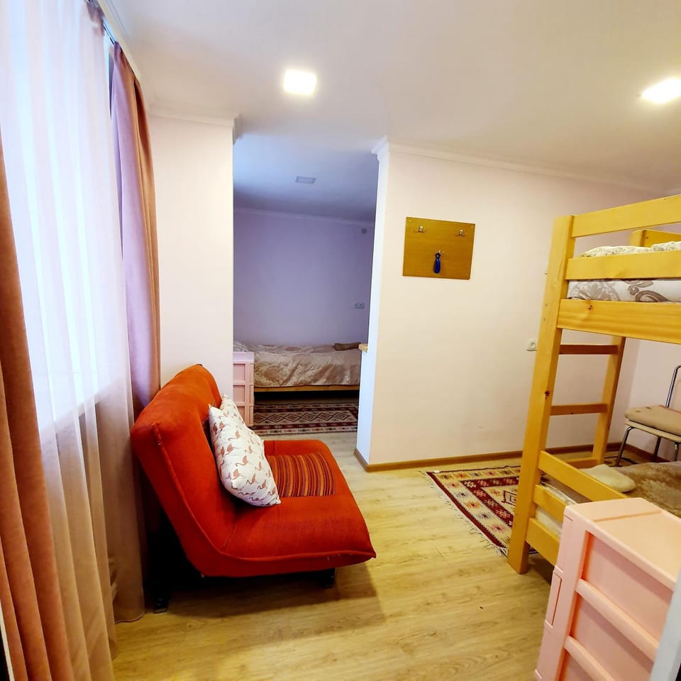 Bedroom, bunk bed
