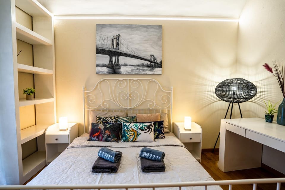 Bedroom, towels