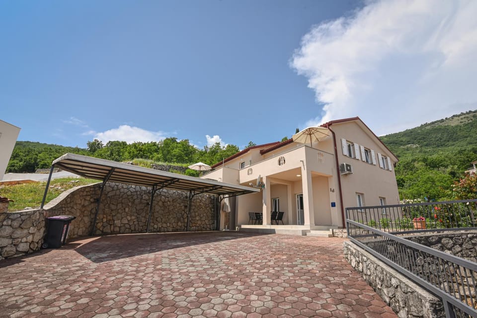 Brseč Villa AnDa s apartmanima i bazenom Apartment in Istria County