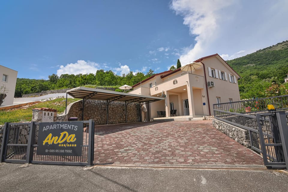 Brseč Villa AnDa s apartmanima i bazenom Apartment in Istria County