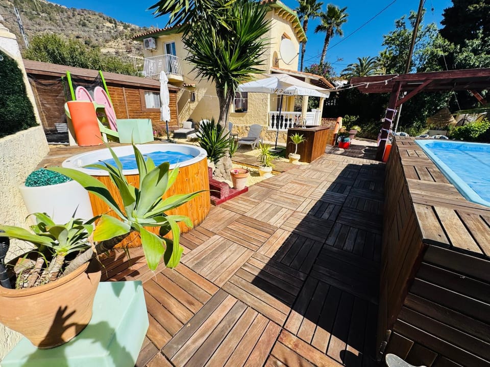 Property building, Day, View (from property/room), Balcony/Terrace