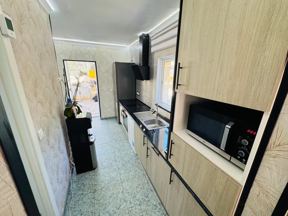 Kitchen or kitchenette, dishwasher, oven, pet friendly, stove