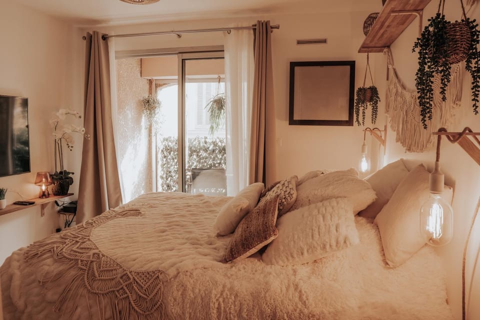 Studio tt confort coeur ville avec terrasse et parking gratuit Apartment in Sanary-sur-Mer
