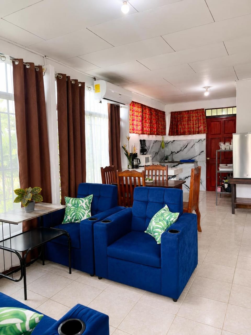Blue House with Pool and Air-Conditioning Country House in Puntarenas Province