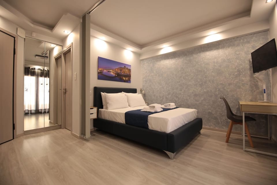 Bed, Seating area, Bedroom
