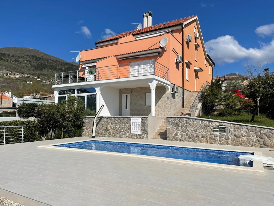 Property building, Pool view, Swimming pool, Swimming pool