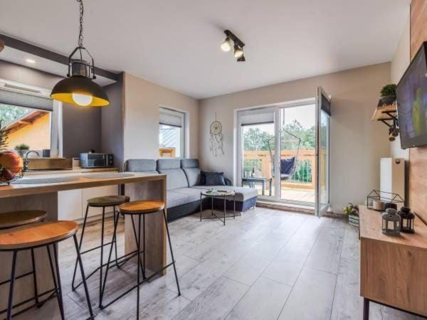 Kitchen or kitchenette, Living room, Seating area, Dining area, Communal kitchen
