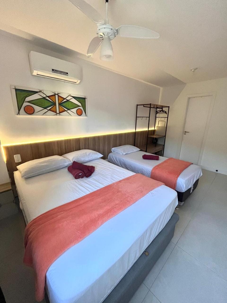 Bed, Photo of the whole room, Bedroom, air conditioner
