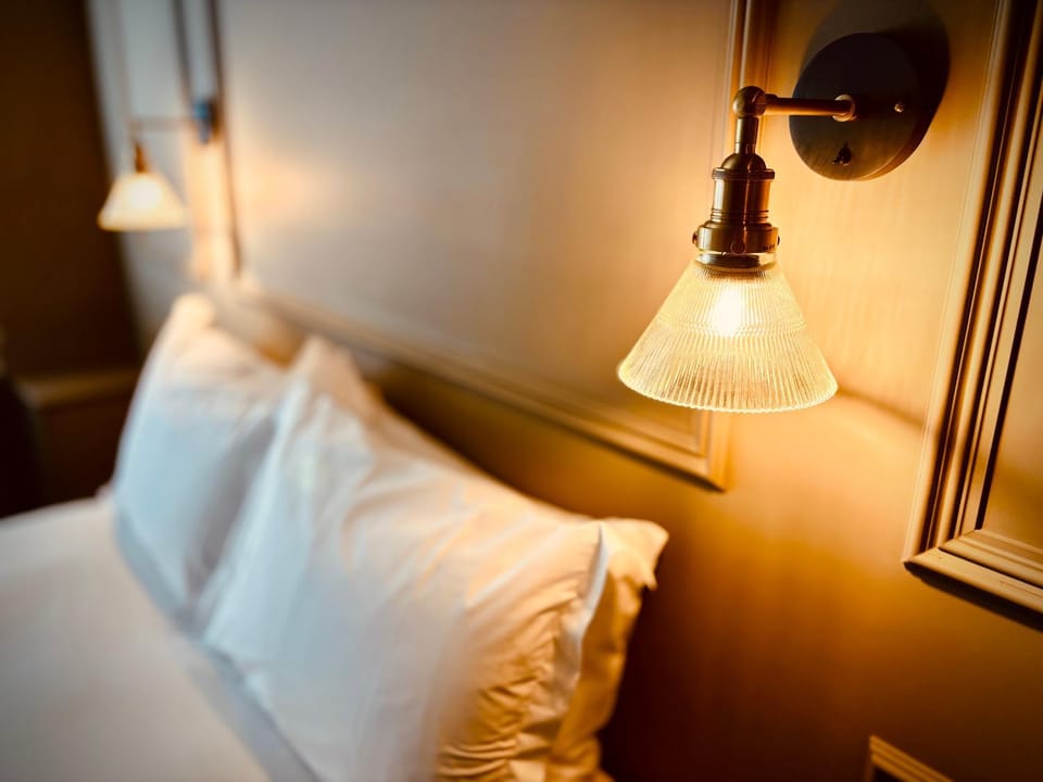 ROOMS AT THE QUAYSIDE - stylish en-suite rooms on Poole Quay all fully refurbed Hotel in Poole