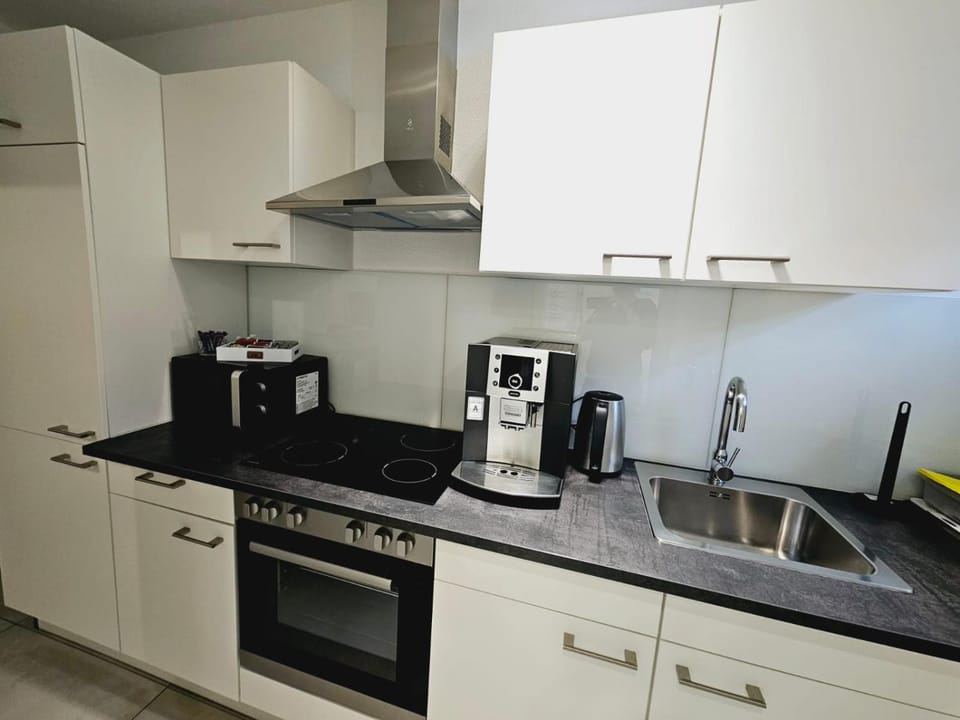 Coffee/tea facilities, Kitchen or kitchenette, dishwasher, toaster