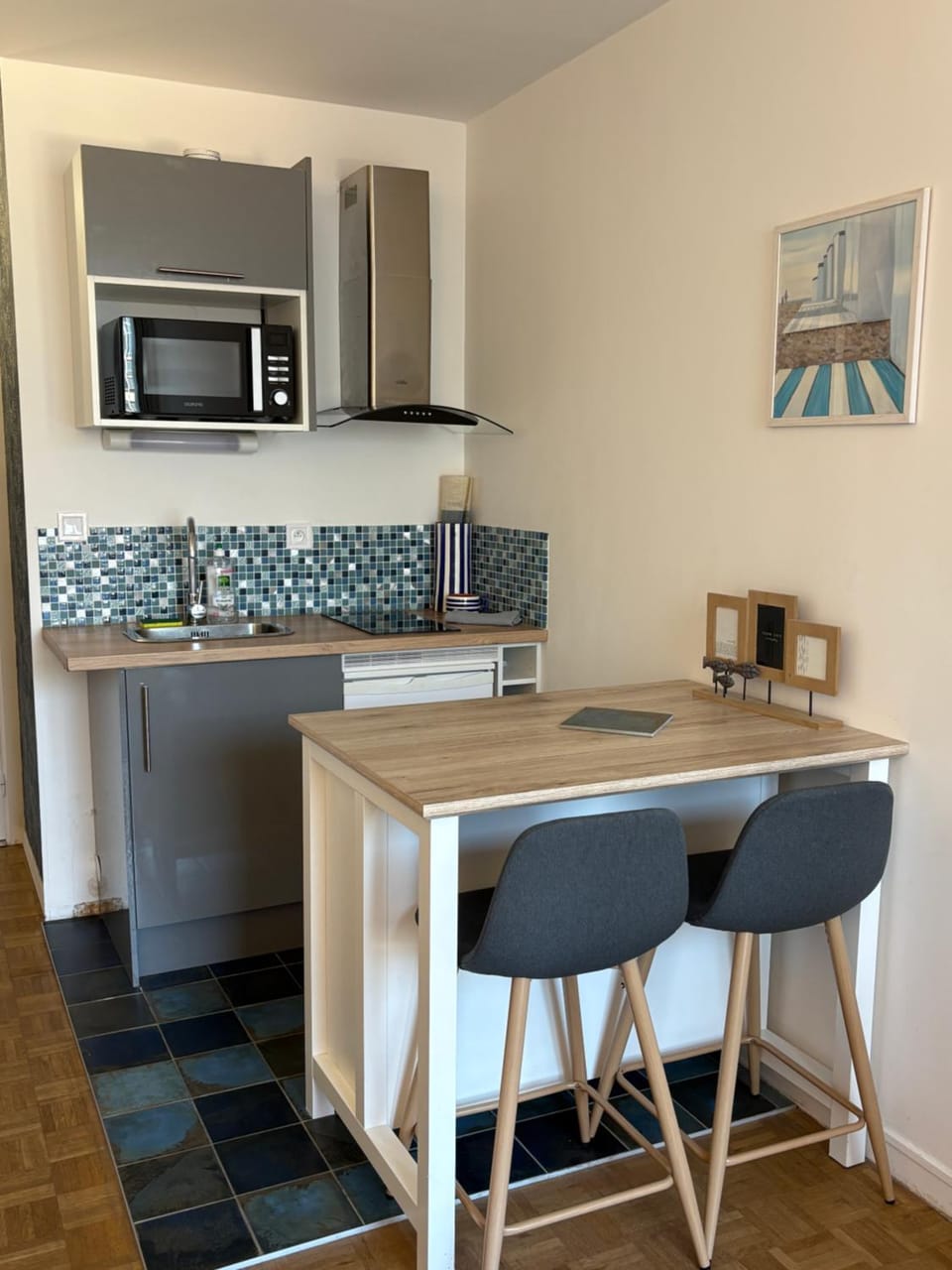 Kitchen or kitchenette, stove, kitchen