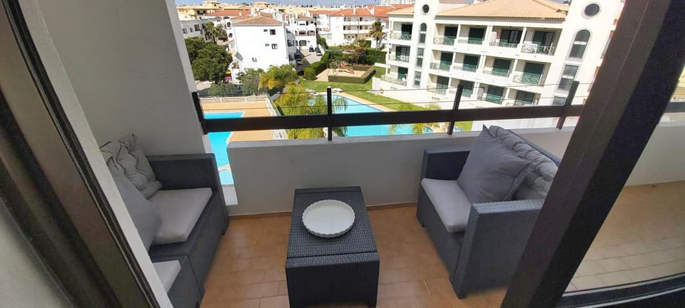 Balcony/Terrace, Living room, City view, Pool view, Swimming pool