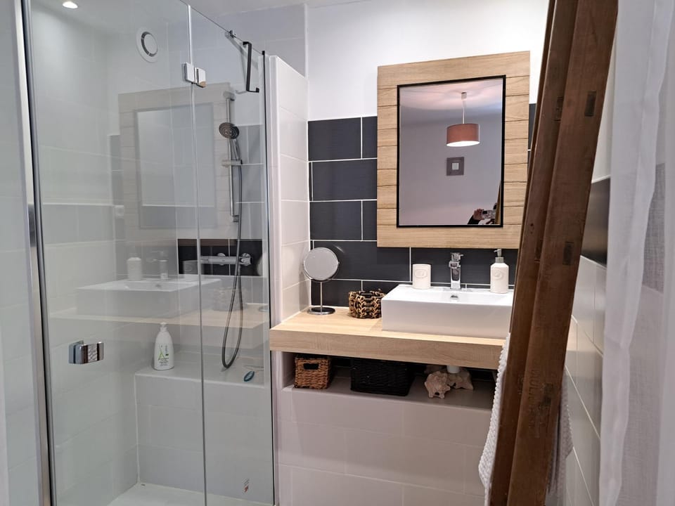 Shower, Bathroom