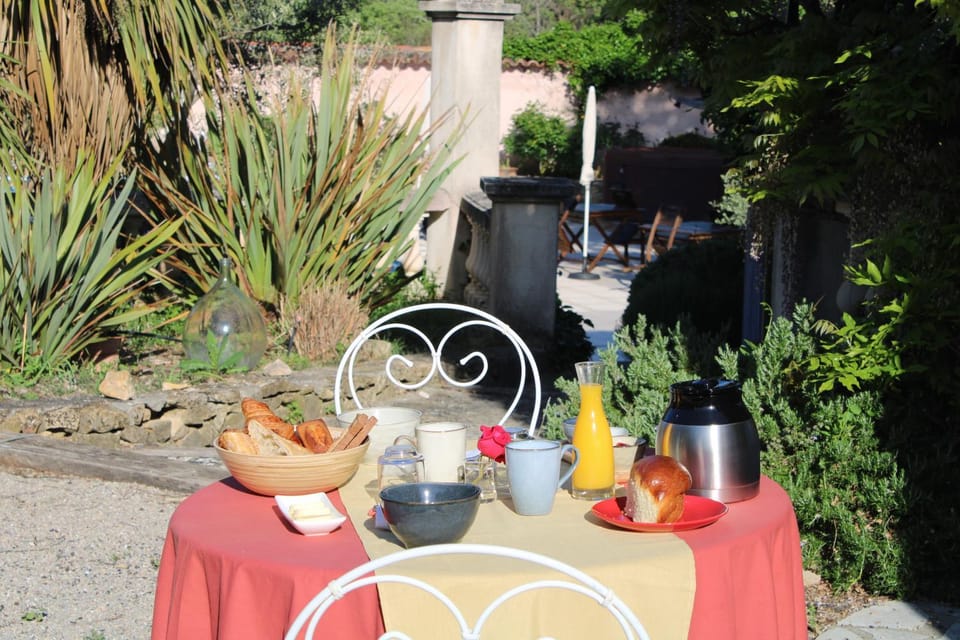 Patio, Day, Garden, Food and drinks, Food, Garden view, Breakfast, Buffet breakfast, Drinks