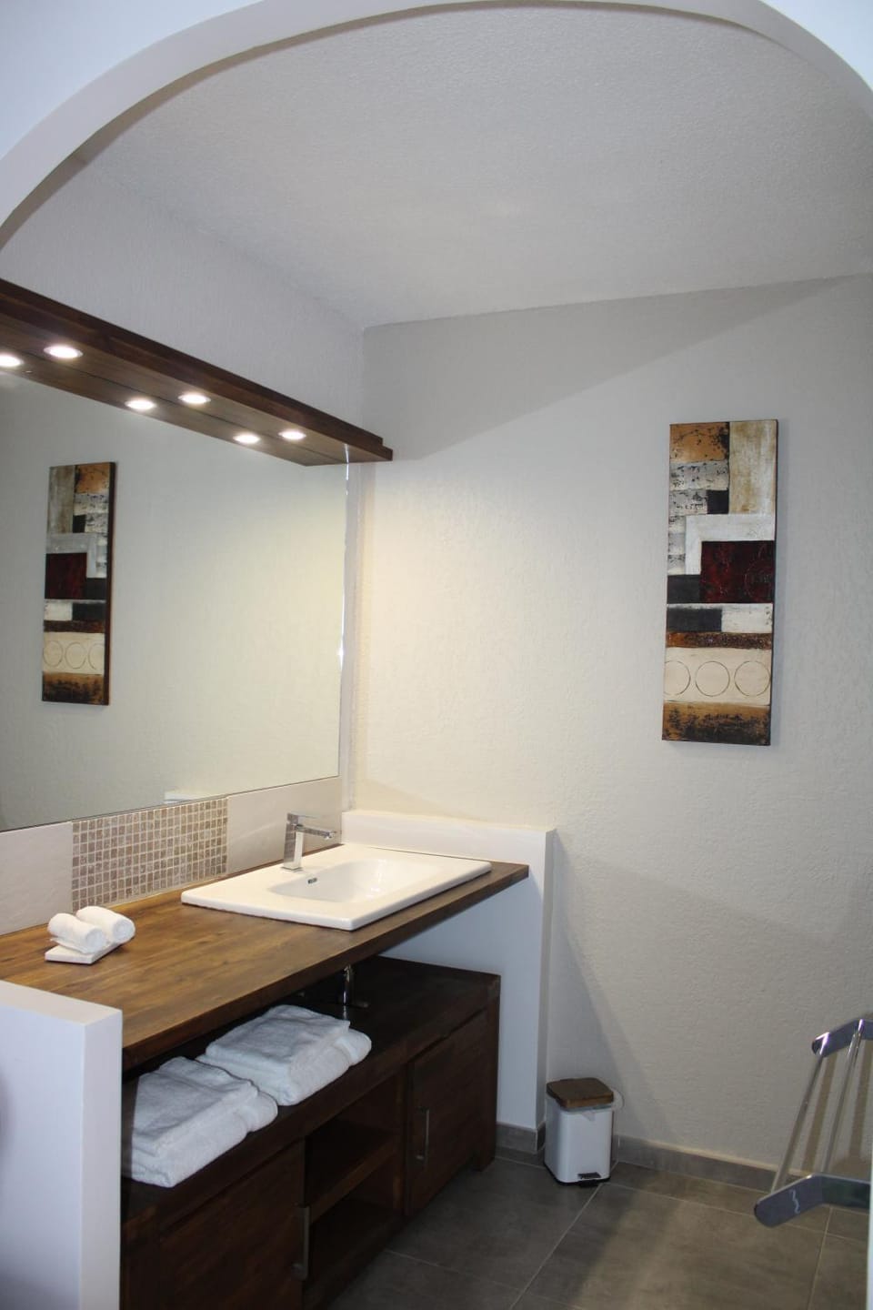 Bathroom, towels
